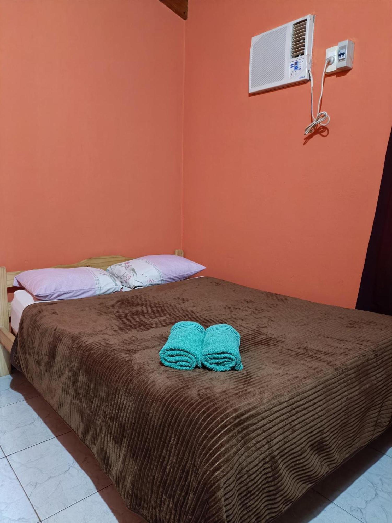Alojamientos el Amanecer Puerto Iguazú Habitación foto
